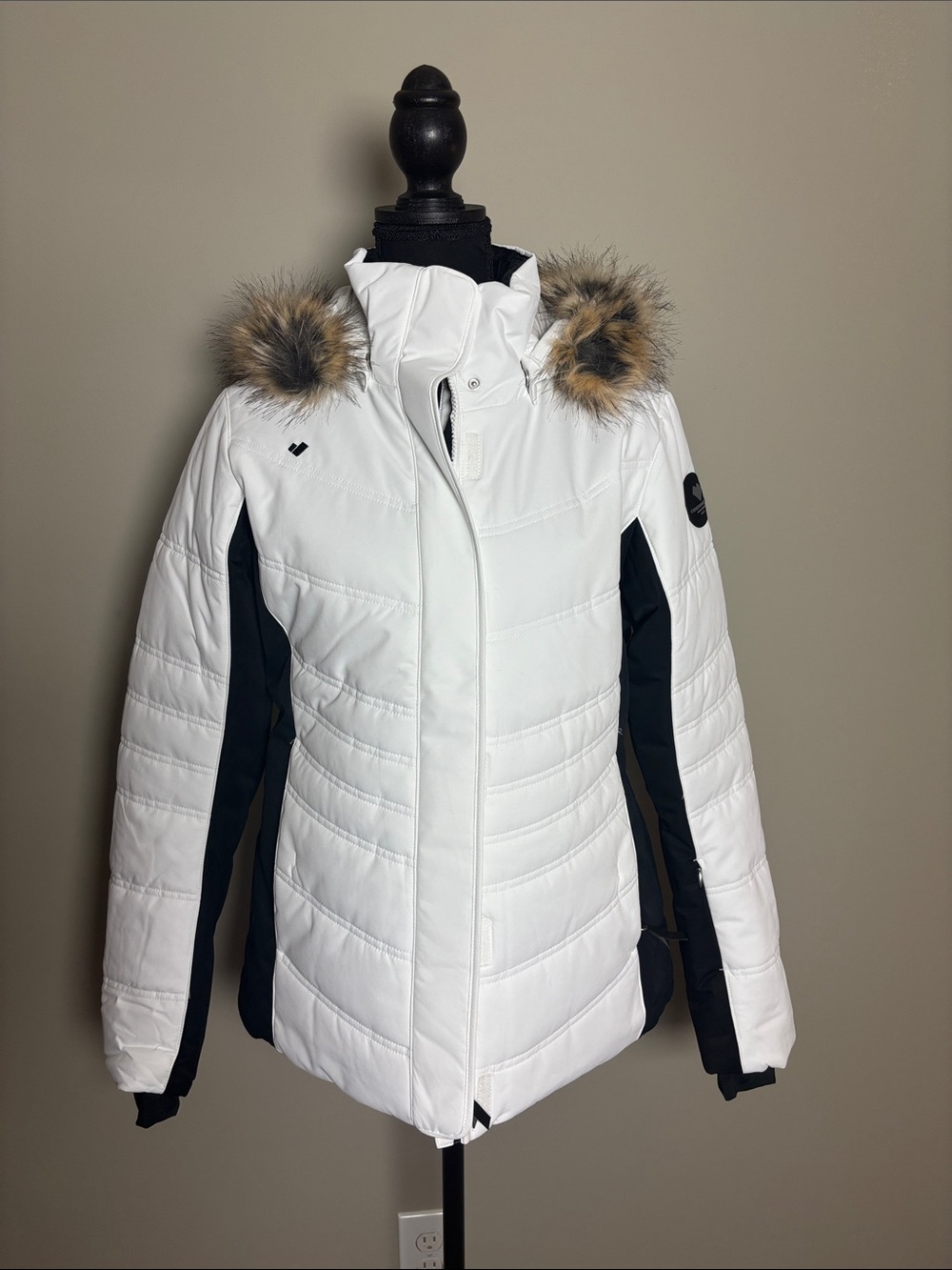 Women’s White Quilted Ski Jacket with Faux-Fur Trim